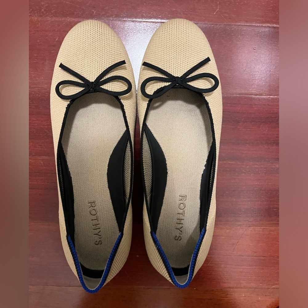 Rothys the Ballet Flat- beige and black